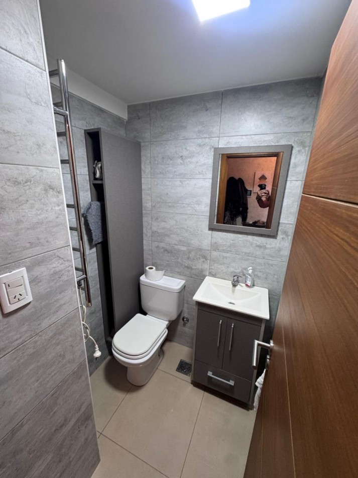 Venta - Departamento amueblado de 2 ambientes con doble cochera.