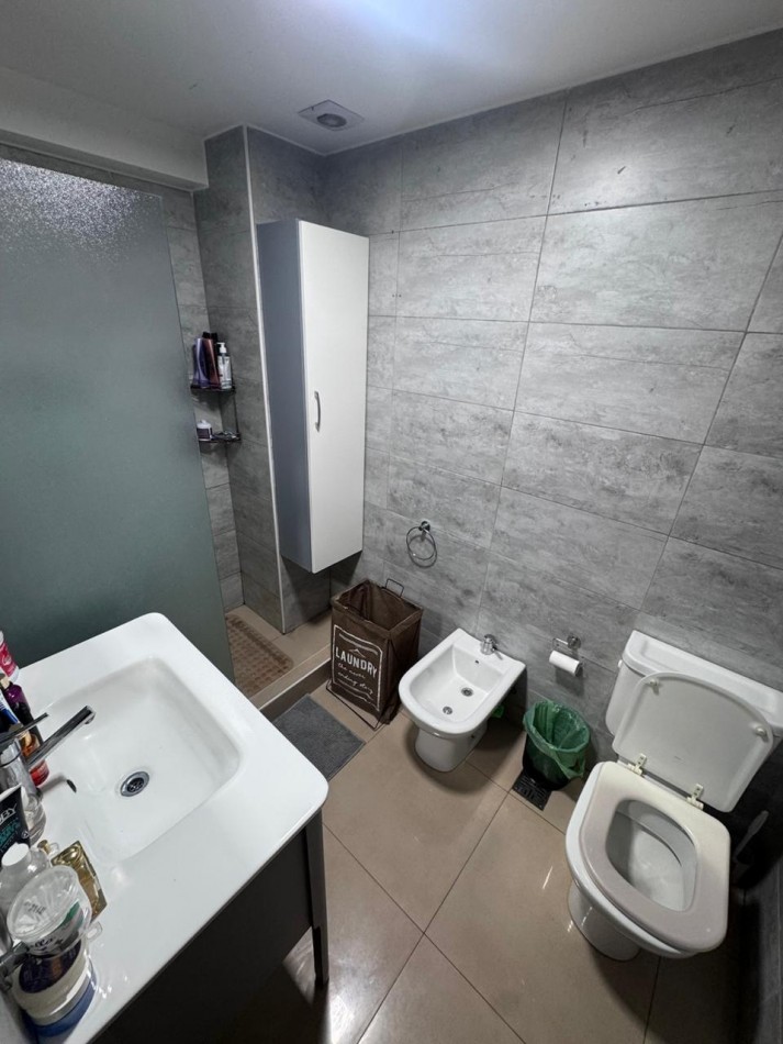 Venta - Departamento amueblado de 2 ambientes con doble cochera.