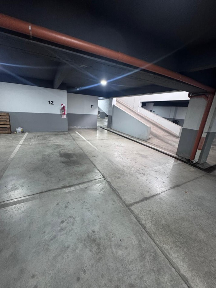 Venta - Departamento amueblado de 2 ambientes con doble cochera.