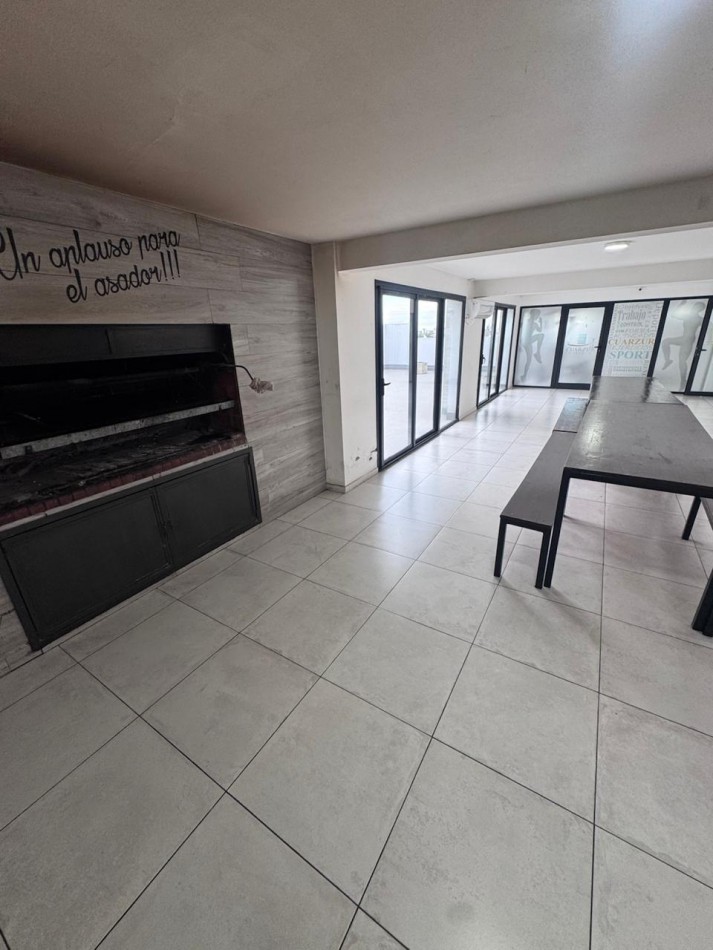 Venta - Departamento amueblado de 2 ambientes con doble cochera.