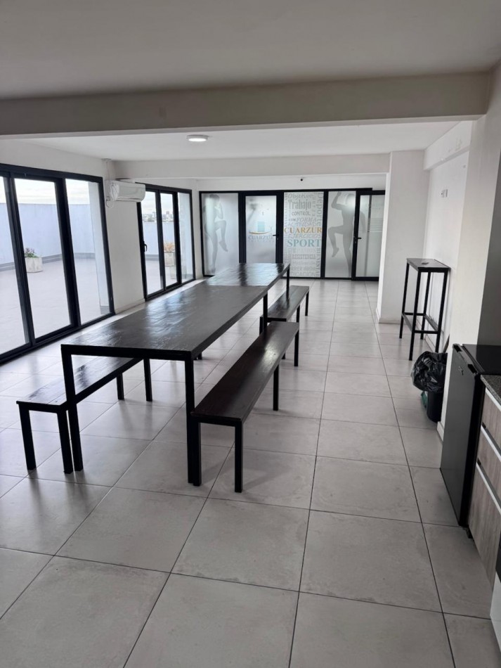 Venta - Departamento amueblado de 2 ambientes con doble cochera.