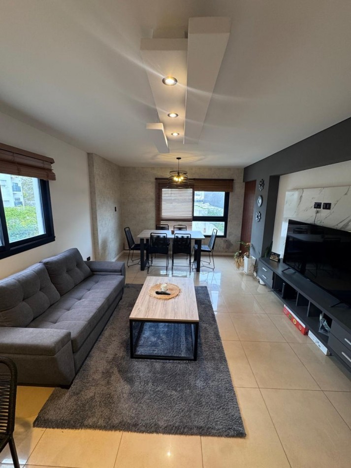 Venta - Departamento amueblado de 2 ambientes con doble cochera.
