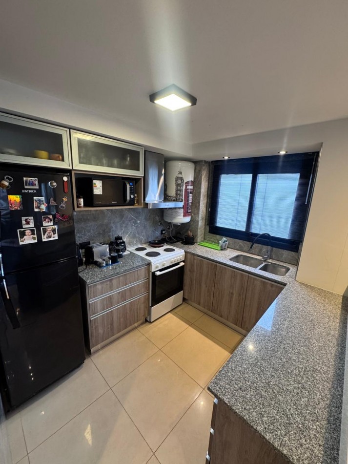 Venta - Departamento amueblado de 2 ambientes con doble cochera.