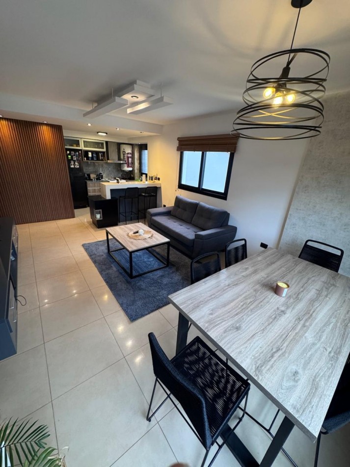 Venta - Departamento amueblado de 2 ambientes con doble cochera.