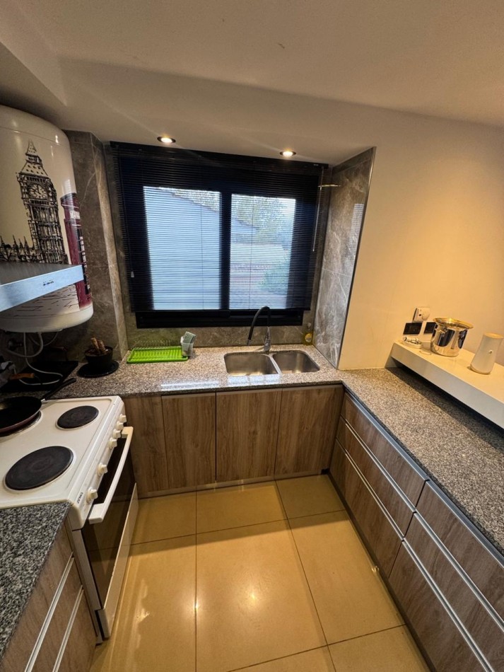 Venta - Departamento amueblado de 2 ambientes con doble cochera.