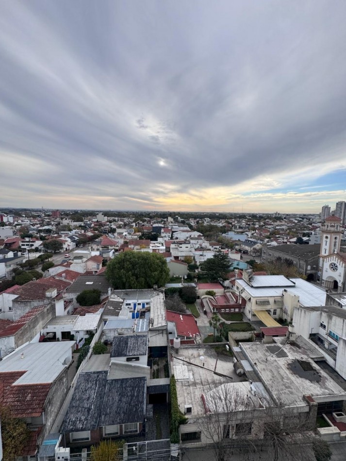 Venta - Departamento amueblado de 2 ambientes con doble cochera.