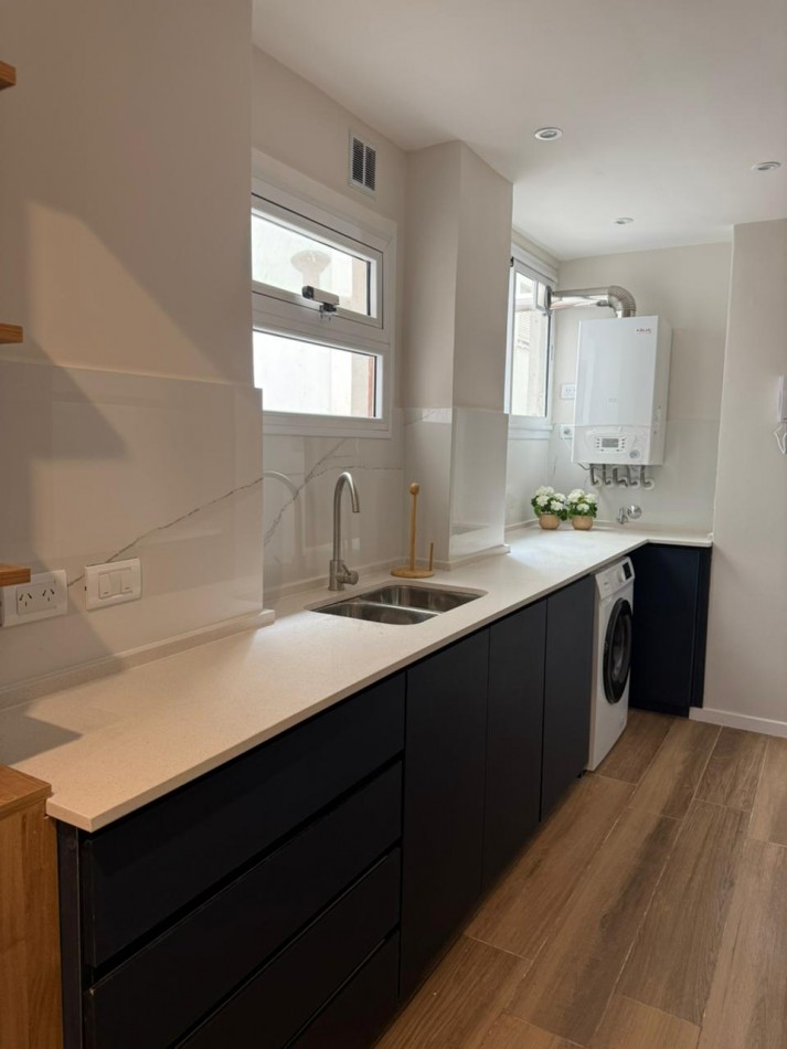 Venta - Departamento de 3 amb. amoblado a una cuadra del mar.