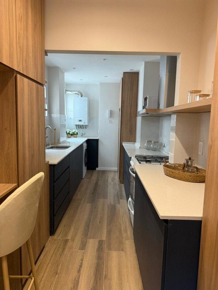 Venta - Departamento de 3 amb. amoblado a una cuadra del mar.