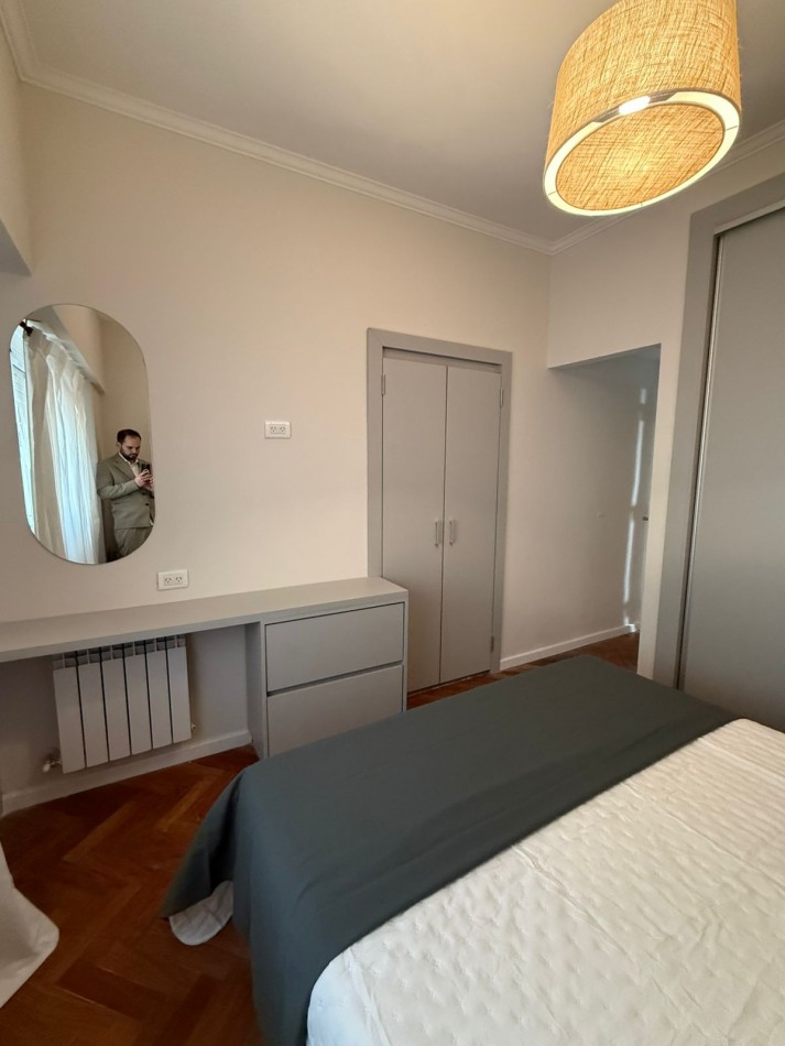 Venta - Departamento de 3 amb. amoblado a una cuadra del mar.