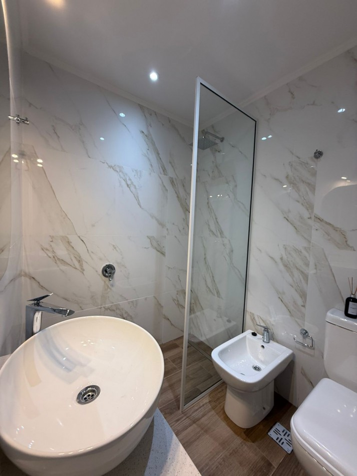 Venta - Departamento de 3 amb. amoblado a una cuadra del mar.