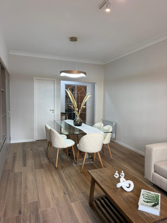 Venta - Departamento de 3 amb. amoblado a una cuadra del mar.