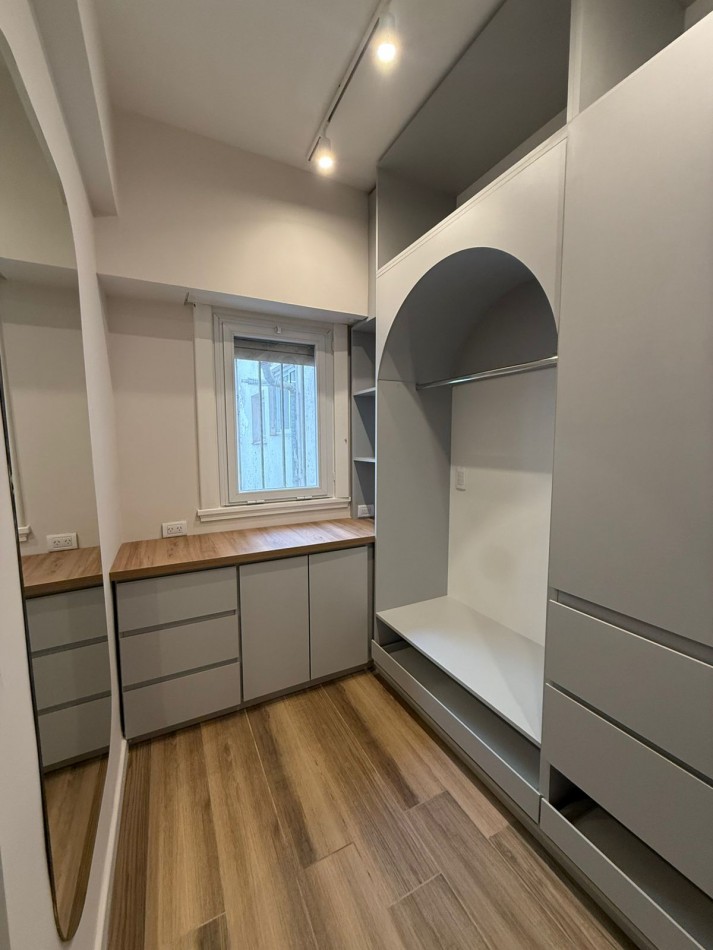 Venta - Departamento de 3 amb. amoblado a una cuadra del mar.