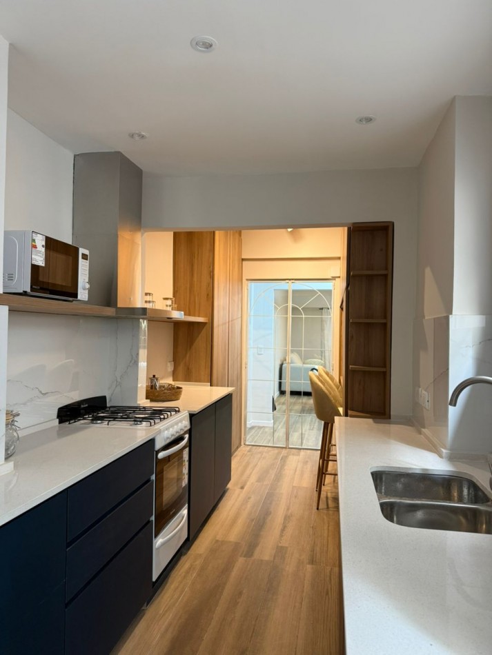 Venta - Departamento de 3 amb. amoblado a una cuadra del mar.