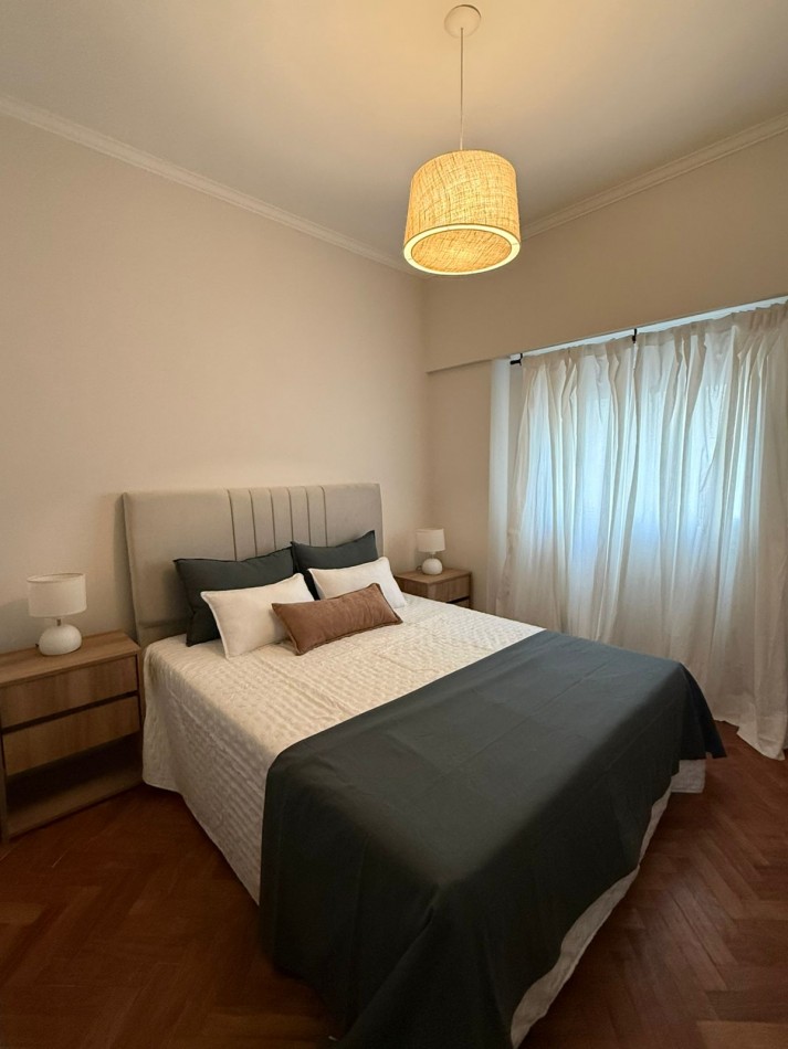 Venta - Departamento de 3 amb. amoblado a una cuadra del mar.
