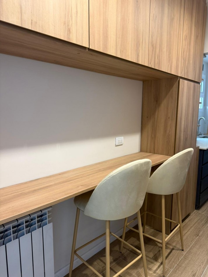 Venta - Departamento de 3 amb. amoblado a una cuadra del mar.