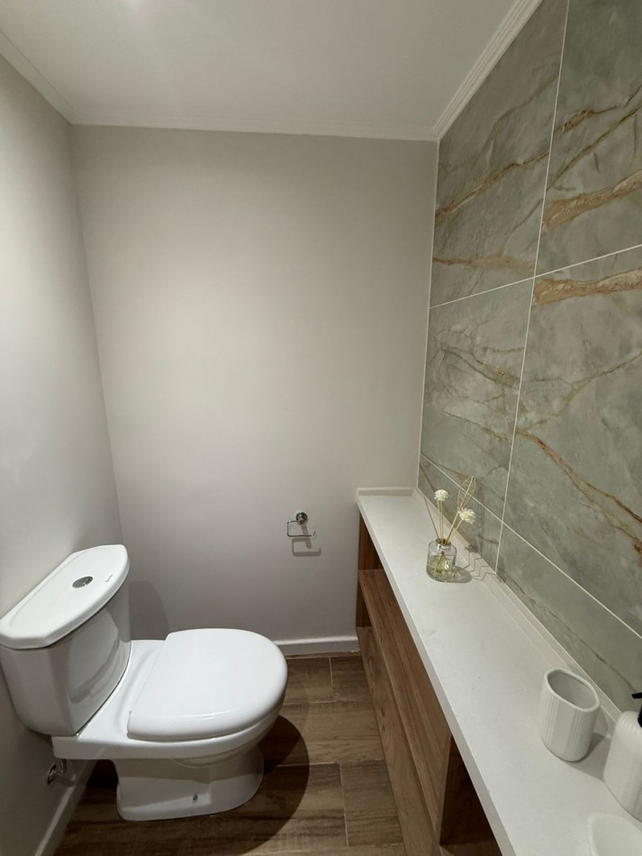 Venta - Departamento de 3 amb. amoblado a una cuadra del mar.