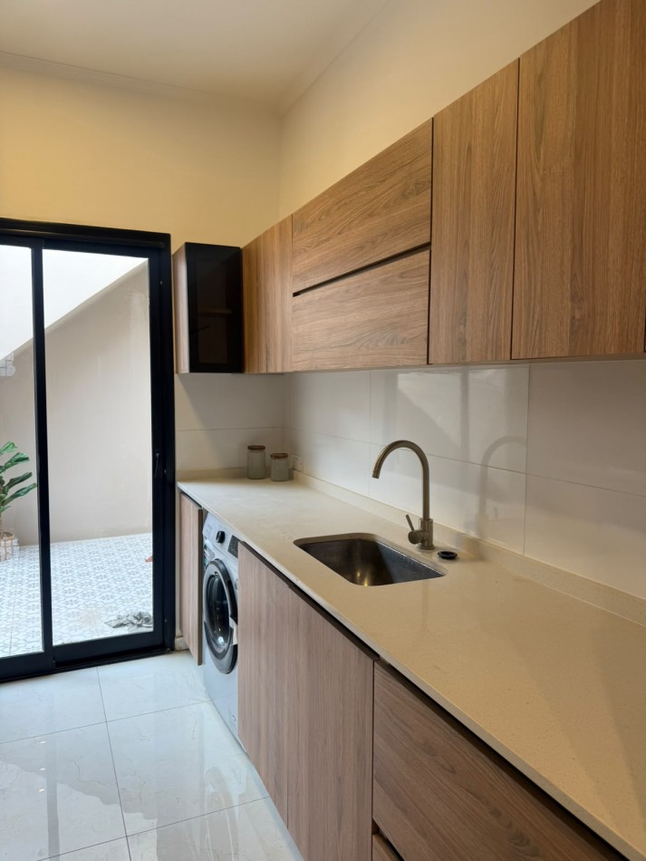 Venta - Chalet en PH amoblado 2 plantas con garage.