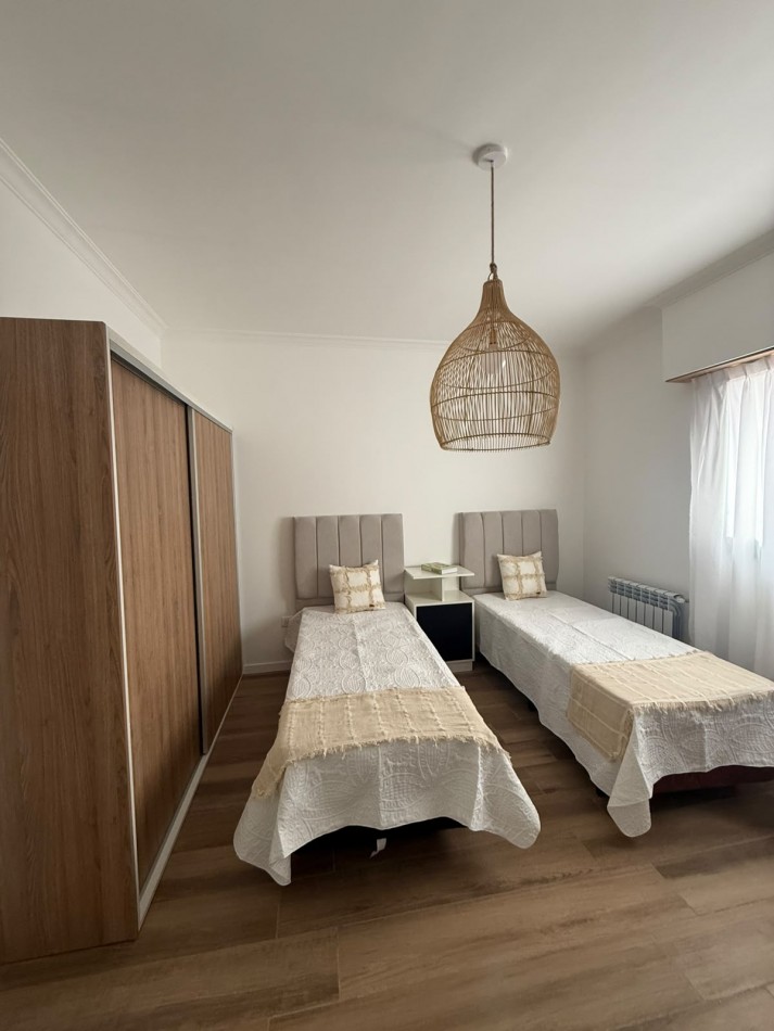 Venta - Chalet en PH amoblado 2 plantas con garage.