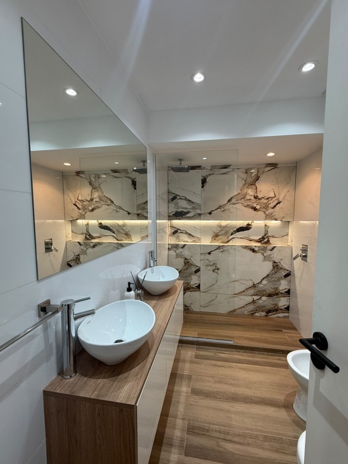 Venta - Chalet en PH amoblado 2 plantas con garage.