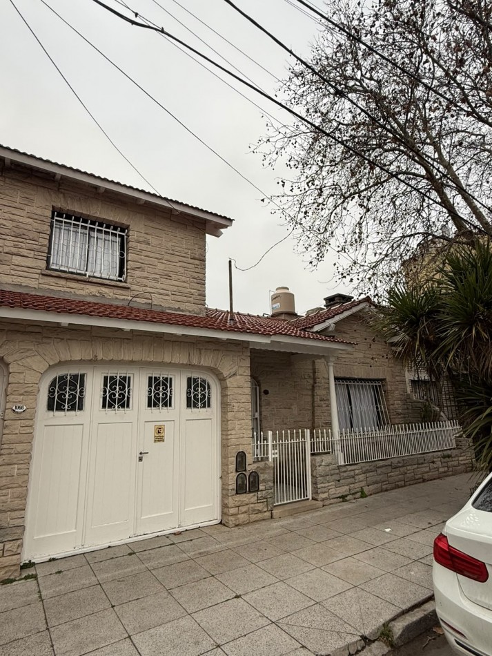 Venta - Chalet en PH amoblado 2 plantas con garage.