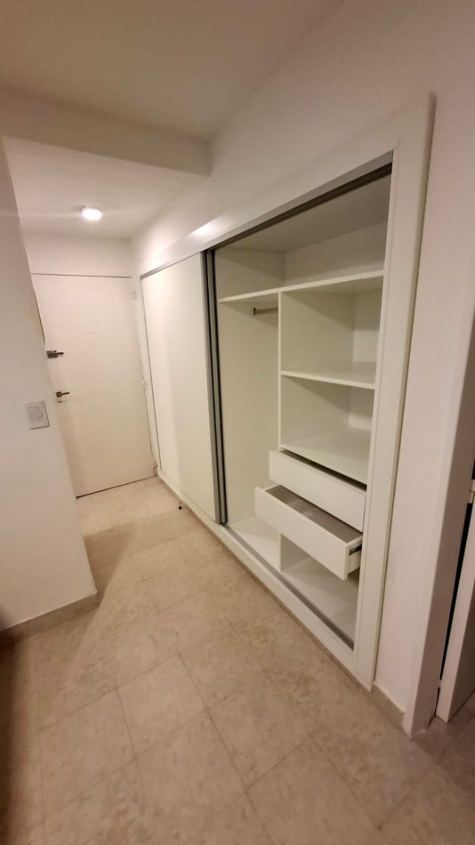 Venta - Departamento de 1 ambiente y medio con patio propio.