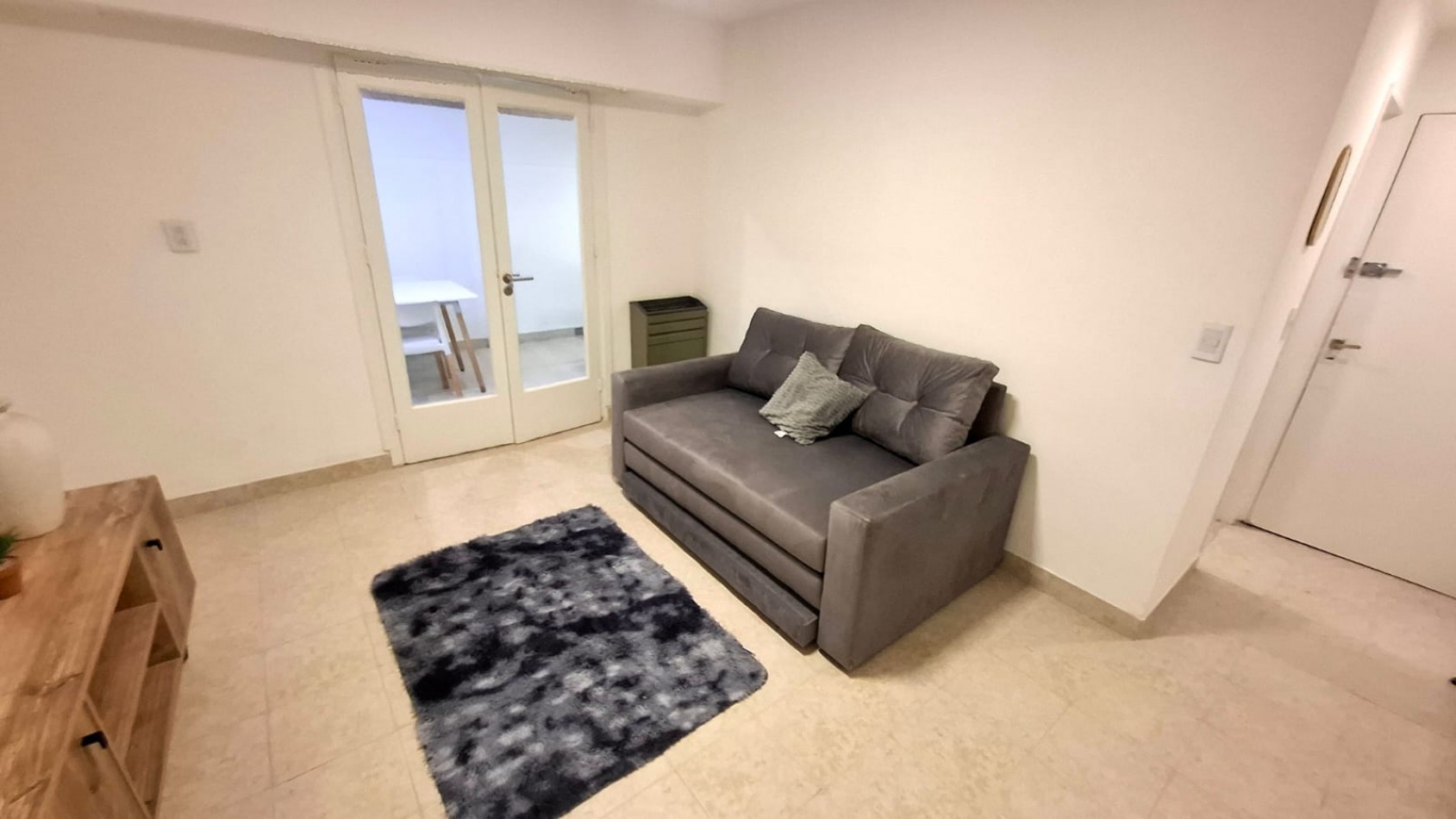 Venta - Departamento de 1 ambiente y medio con patio propio.