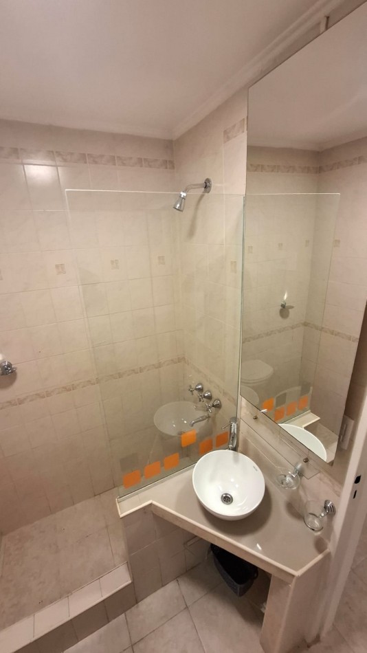 Venta - Departamento de 1 ambiente y medio con patio propio.