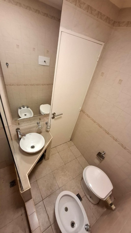 Venta - Departamento de 1 ambiente y medio con patio propio.