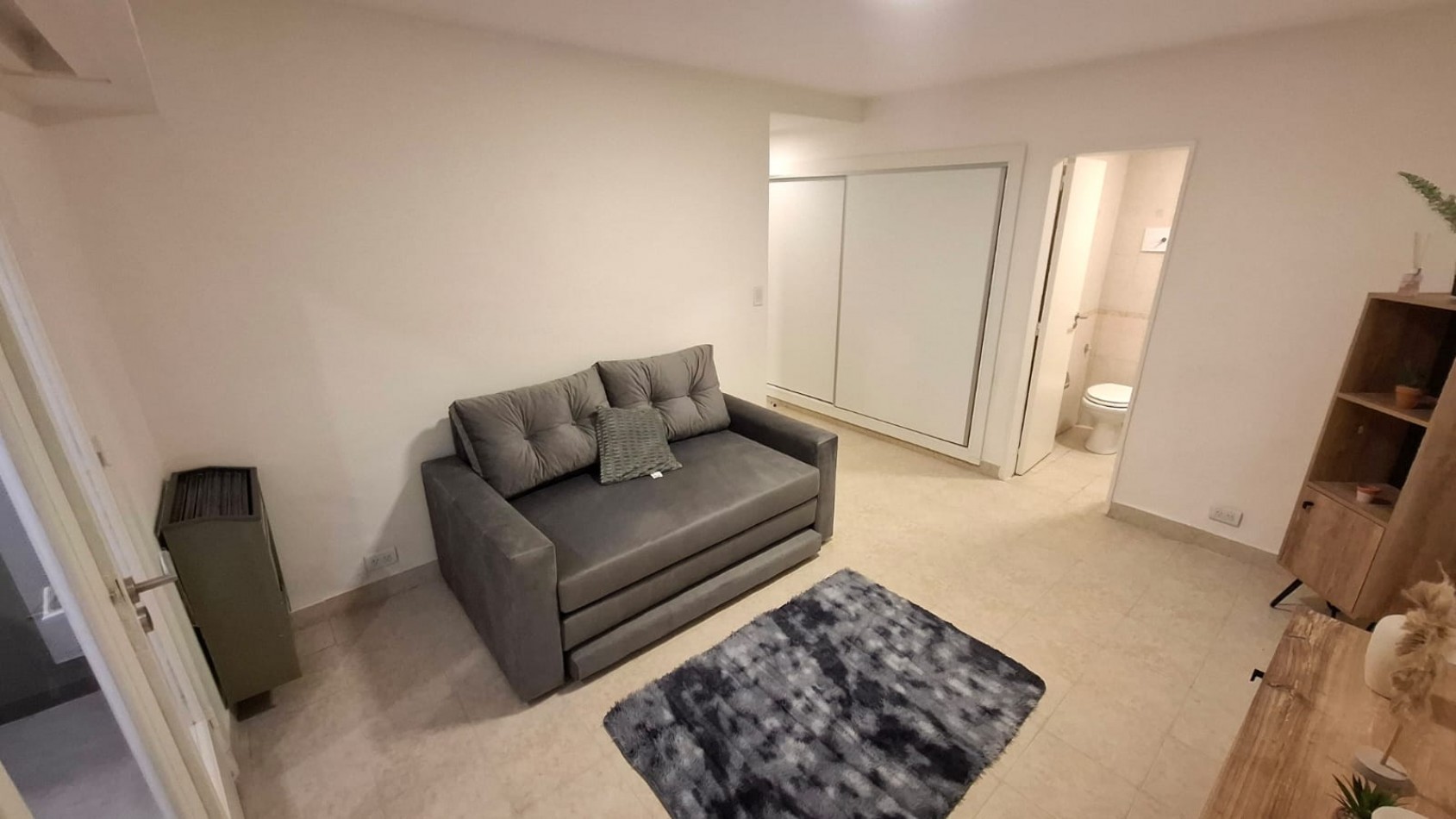 Venta - Departamento de 1 ambiente y medio con patio propio.