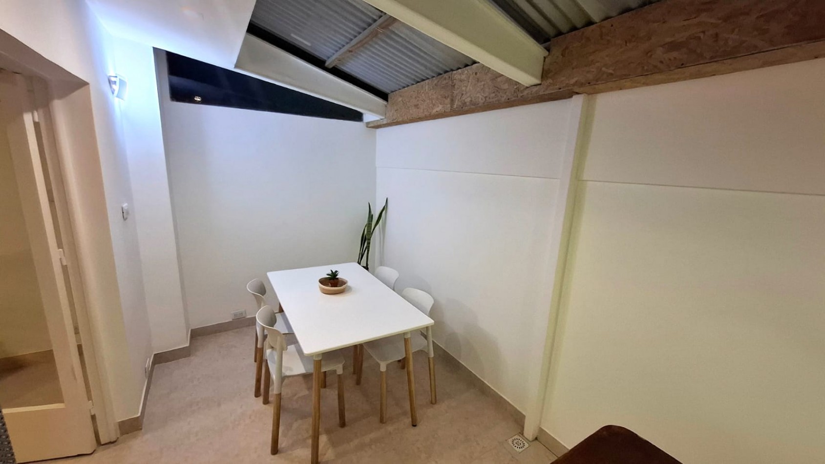 Venta - Departamento de 1 ambiente y medio con patio propio.