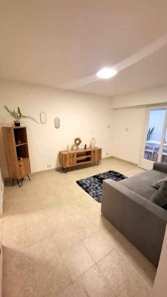 Venta - Departamento de 1 ambiente y medio con patio propio.