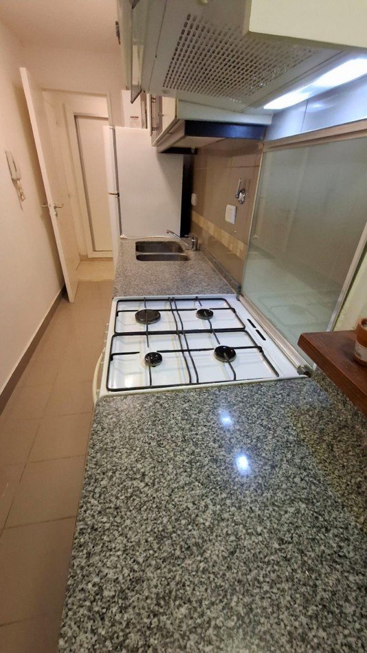 Venta - Departamento de 1 ambiente y medio con patio propio.
