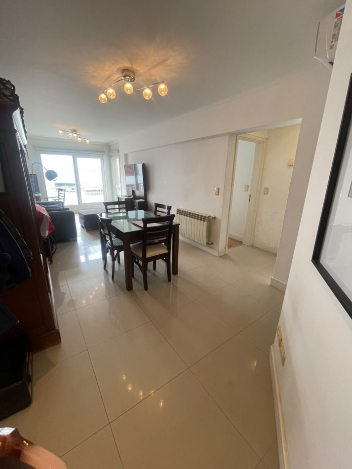 En Venta - Excelente 2 Ambientes al Frente con Cochera Cubierta y Baulera en La Perla | Apto Credito