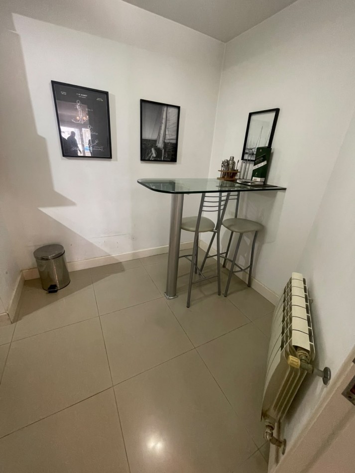 En Venta - Excelente 2 Ambientes al Frente con Cochera Cubierta y Baulera en La Perla | Apto Credito