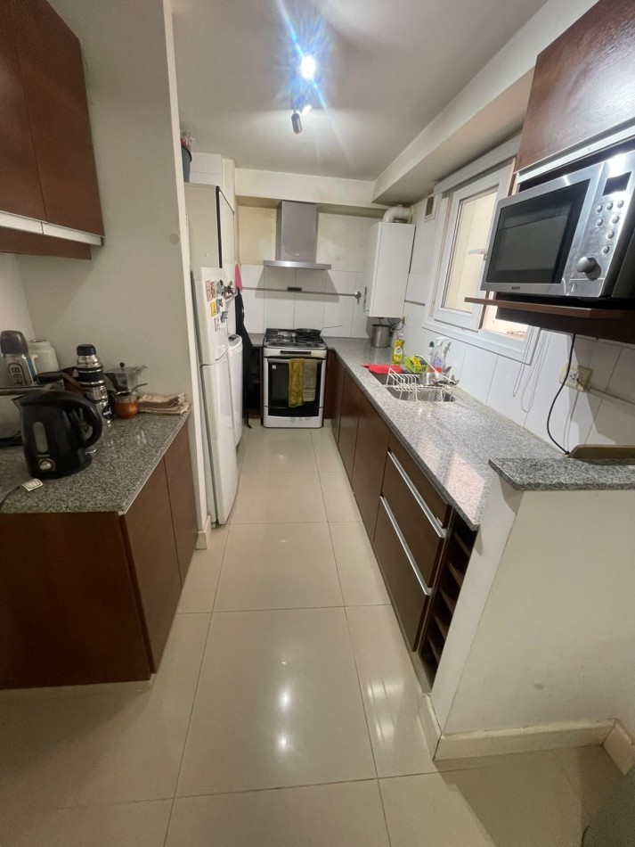 En Venta - Excelente 2 Ambientes al Frente con Cochera Cubierta y Baulera en La Perla | Apto Credito