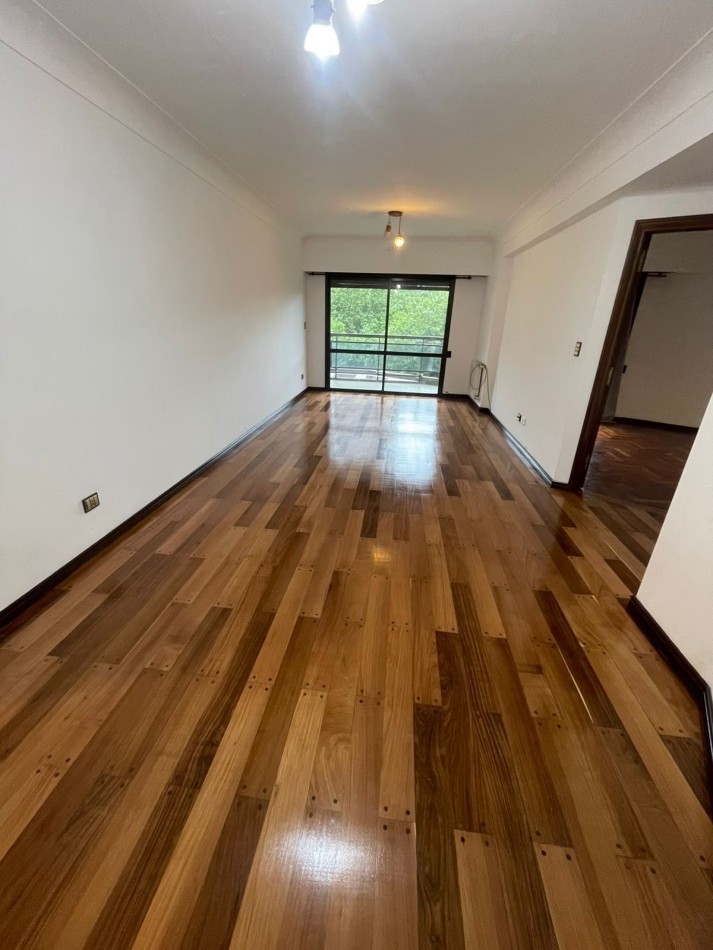 Venta - Departamento de tres ambientes con dependencia y cochera