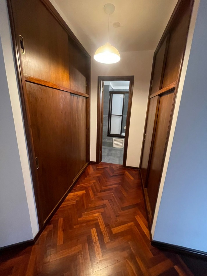 Venta - Departamento de tres ambientes con dependencia y cochera