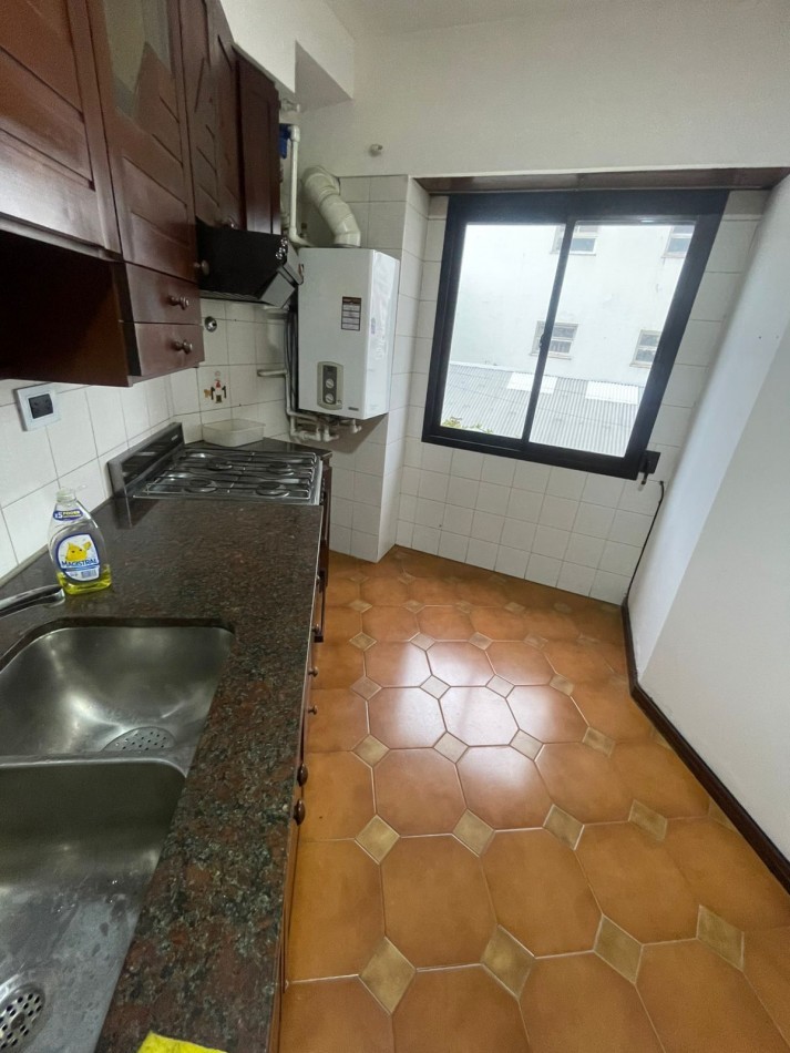 Venta - Departamento de tres ambientes con dependencia y cochera