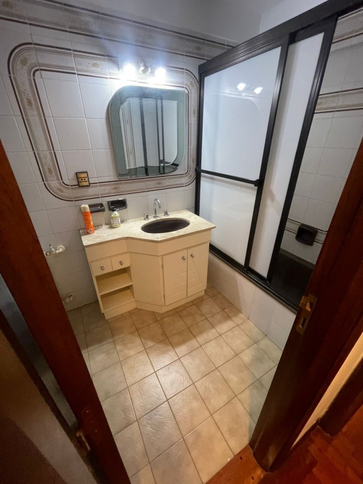 Venta - Departamento de tres ambientes con dependencia y cochera