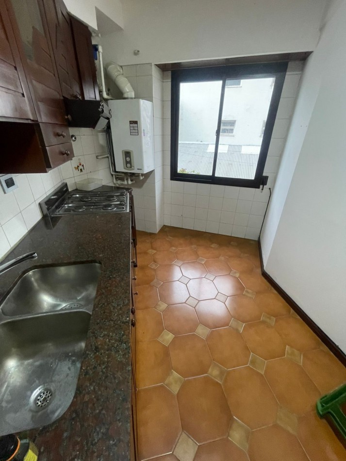 Venta - Departamento de tres ambientes con dependencia y cochera