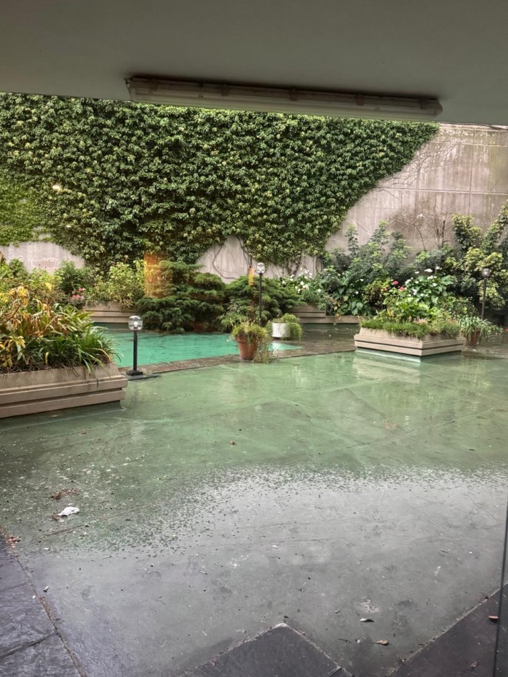 Venta - Departamento de tres ambientes con dependencia y cochera