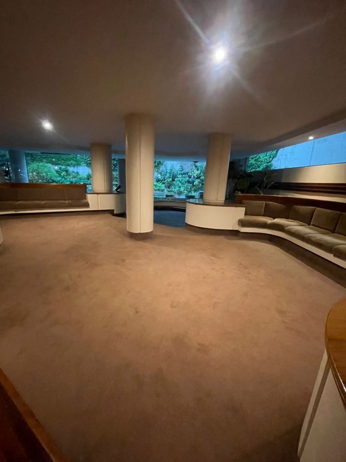 Venta - Departamento de tres ambientes con dependencia y cochera