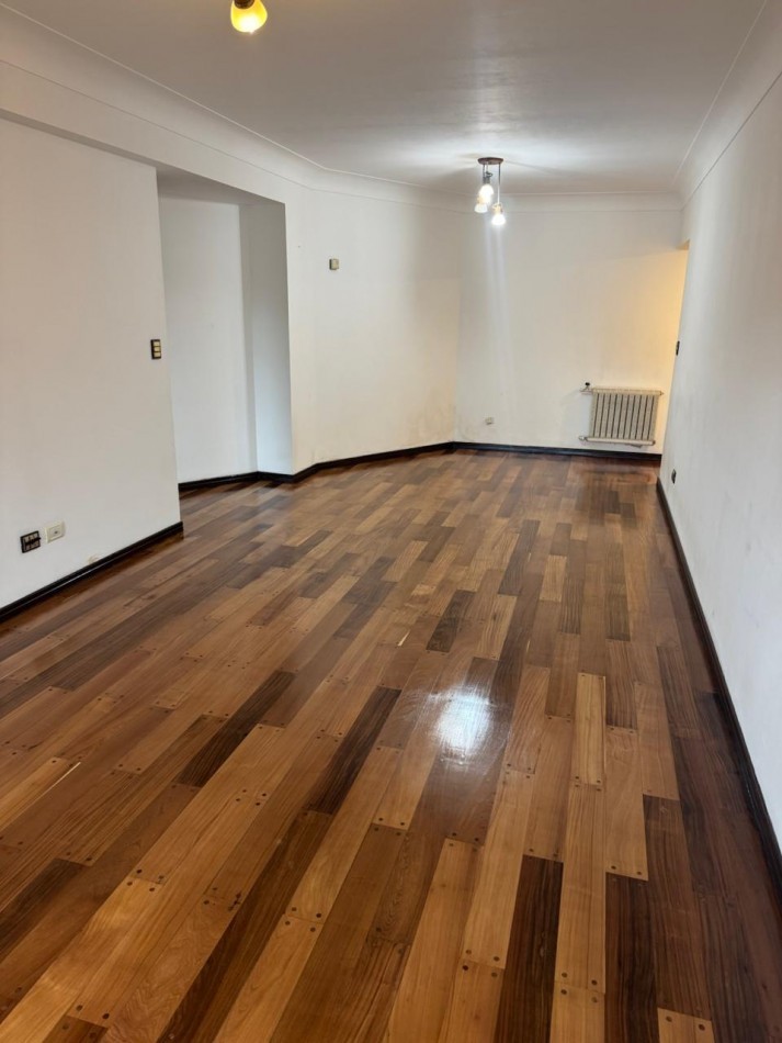 Venta - Departamento de tres ambientes con dependencia y cochera