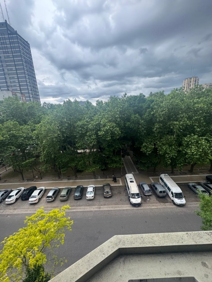 Venta - Departamento de tres ambientes con dependencia y cochera