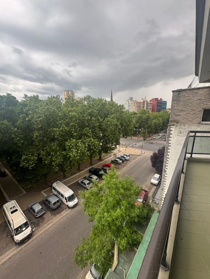 Venta - Departamento de tres ambientes con dependencia y cochera