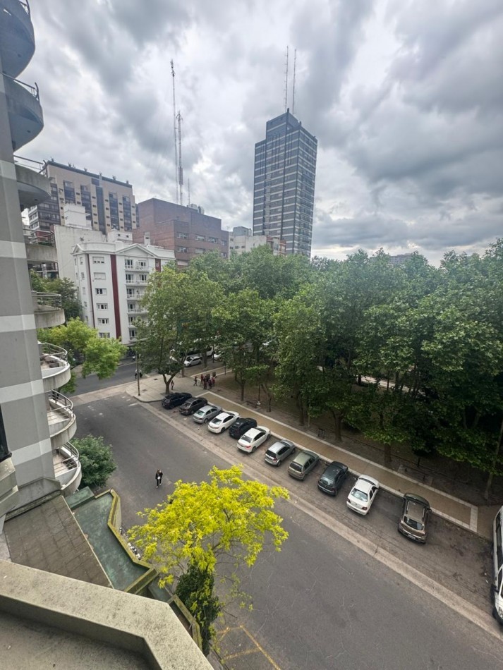 Venta - Departamento de tres ambientes con dependencia y cochera