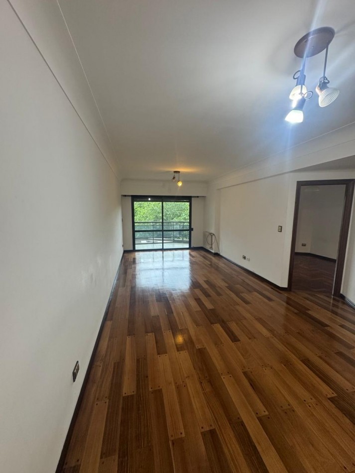 Venta - Departamento de tres ambientes con dependencia y cochera