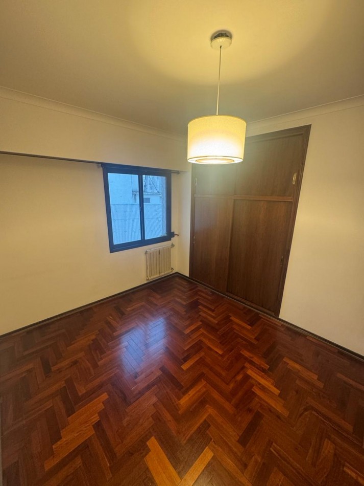 Venta - Departamento de tres ambientes con dependencia y cochera