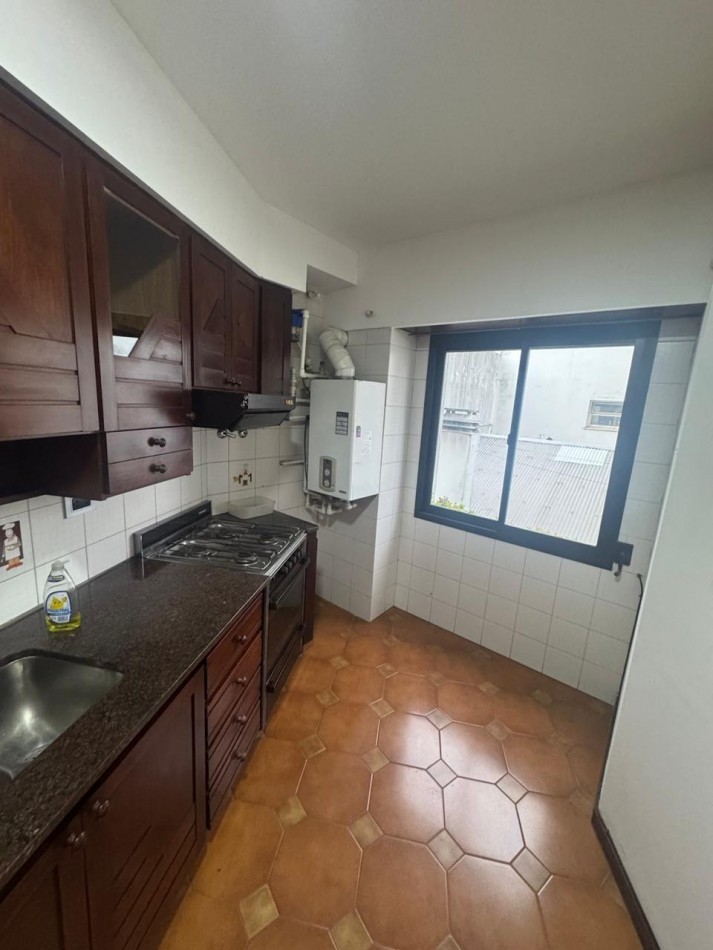 Venta - Departamento de tres ambientes con dependencia y cochera