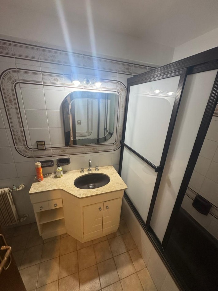 Venta - Departamento de tres ambientes con dependencia y cochera